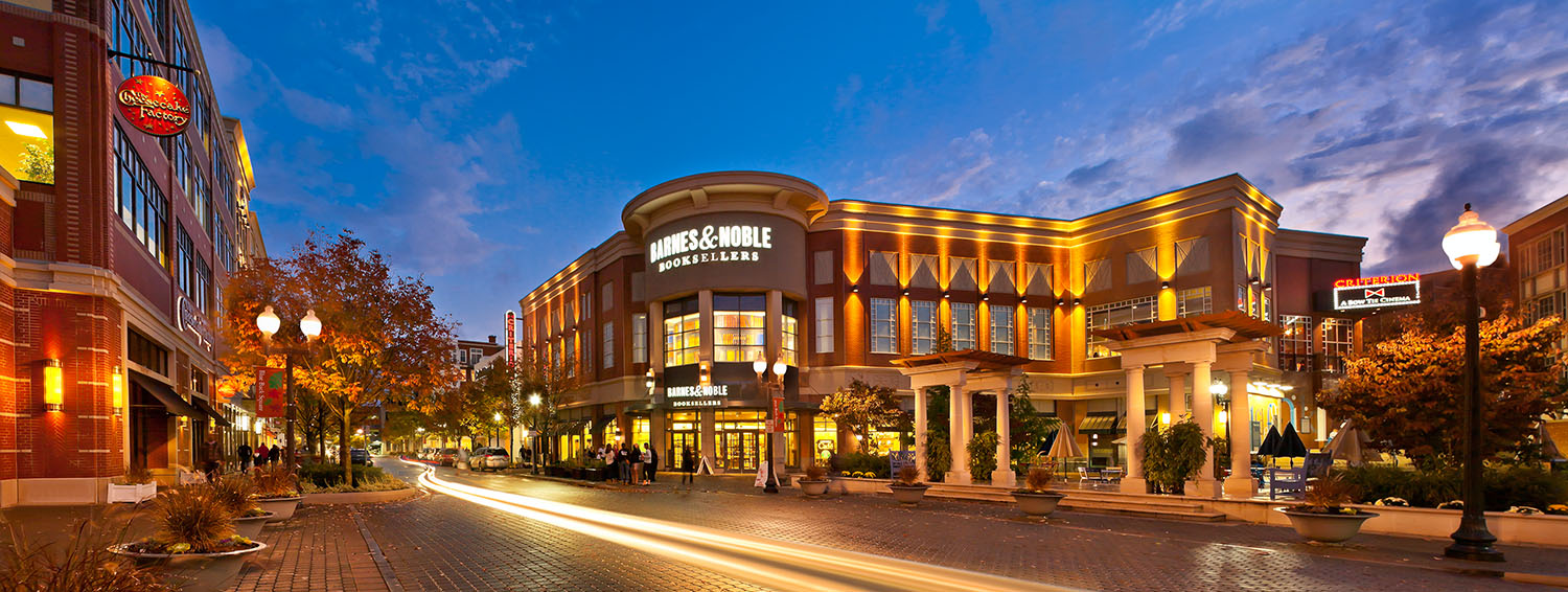 Blue Back Square - Barnes & Noble   West Hartford